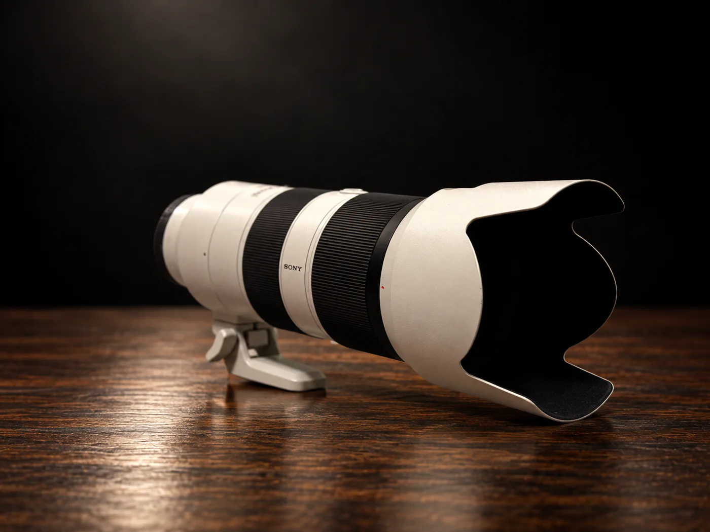 Same lens, front three-quarter